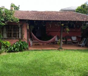 Casa no Bairro Rio Vermelho em Florianópolis com 2 Dormitórios - CA0179