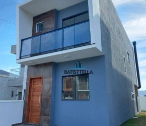 Casa no Bairro Rio Vermelho em Florianópolis com 3 Dormitórios (1 suíte) e 106 m² - SO0389
