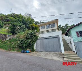 Casa no Bairro Saco dos Limões em Florianópolis com 4 Dormitórios (1 suíte) e 208 m² - 114267