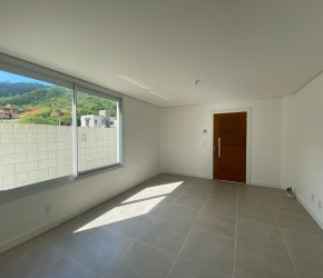 Casa no Bairro Saco Grande I em Florianópolis com 3 Dormitórios (1 suíte) - RMX1182