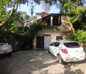 Casa no Bairro Saco Grande I em Florianópolis com 3 Dormitórios (1 suíte) - C209