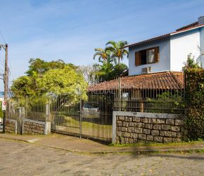 Casa no Bairro Saco Grande I em Florianópolis com 3 Dormitórios (1 suíte) - 375099