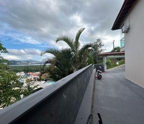 Casa no Bairro Saco Grande I em Florianópolis com 5 Dormitórios - 469460