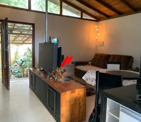 Casa no Bairro Sambaqui em Florianópolis com 1 Dormitórios e 54 m² - CA00389V