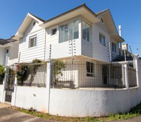 Casa no Bairro Santa Mônica em Florianópolis com 3 Dormitórios (2 suítes) - 390347