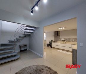 Casa no Bairro Santa Mônica em Florianópolis com 4 Dormitórios (2 suítes) e 200 m² - 122739