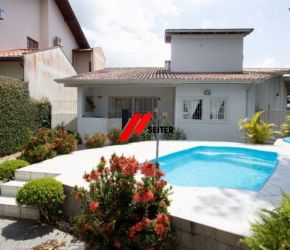 Casa no Bairro Santa Mônica em Florianópolis com 4 Dormitórios (2 suítes) e 220 m² - CA00429V