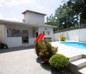 Casa no Bairro Santa Mônica em Florianópolis com 4 Dormitórios (2 suítes) e 220 m² - CA00429V