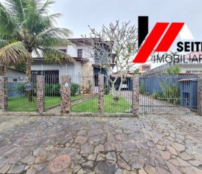 Casa no Bairro Santa Mônica em Florianópolis com 4 Dormitórios (1 suíte) e 620 m² - CA00229V