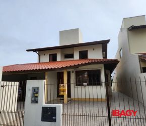 Casa no Bairro Santa Mônica em Florianópolis com 5 Dormitórios (2 suítes) e 250 m² - 123761