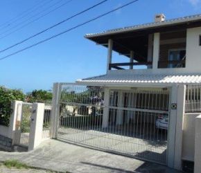 Casa no Bairro Santinho em Florianópolis com 4 Dormitórios (2 suítes) - 13471