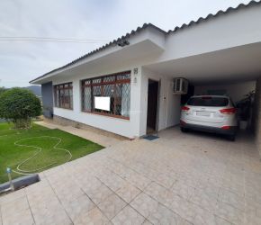 Casa no Bairro Trindade em Florianópolis com 3 Dormitórios (1 suíte) - 437162
