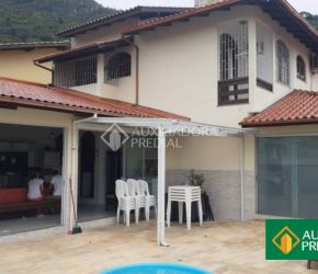 Casa no Bairro Trindade em Florianópolis com 3 Dormitórios (1 suíte) - 375703
