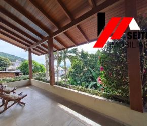 Casa no Bairro Trindade em Florianópolis com 3 Dormitórios (1 suíte) - CA00212V