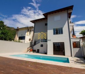 Casa no Bairro Trindade em Florianópolis com 4 Dormitórios (2 suítes) - C287
