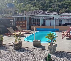 Casa no Bairro Vargem Grande em Florianópolis com 3 Dormitórios (1 suíte) e 125 m² - 849