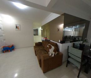 Outros Imóveis no Bairro Ingleses em Florianópolis com 3 Dormitórios (1 suíte) - CO0120