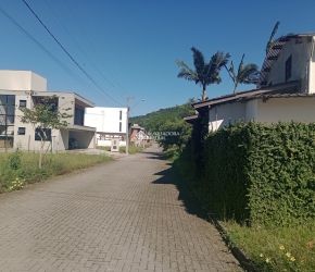 Terreno no Bairro Canasvieiras em Florianópolis com 1053.2 m² - 394336