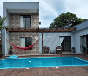 Casa em Imbituba com 4 Dormitórios (2 suítes) - 588106