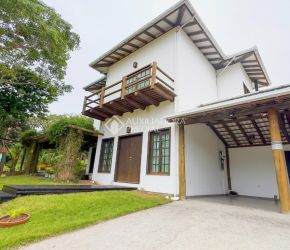 Casa em Imbituba com 5 Dormitórios (4 suítes) - 489539