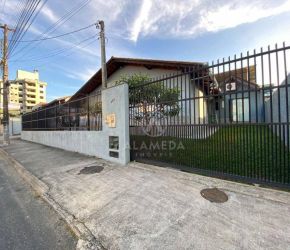 Casa no Bairro Tapajós em Indaial com 3 Dormitórios (1 suíte) e 485 m² - CA0427