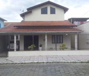 Casa no Bairro Cordeiros em Itajaí com 3 Dormitórios (1 suíte) e 200 m² - 4341