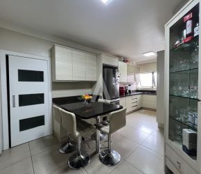 Apartamento no Bairro América em Joinville com 3 Dormitórios (1 suíte) - 26879N