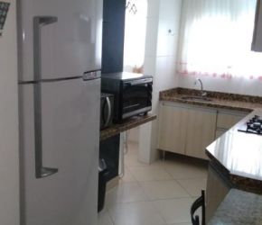 Apartamento no Bairro Anita Garibaldi em Joinville com 3 Dormitórios (1 suíte) e 80 m² - LA05