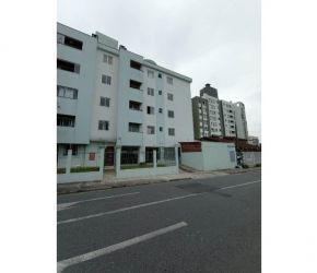 Apartamento no Bairro Bom Retiro em Joinville com 3 Dormitórios (1 suíte) e 92 m² - 354