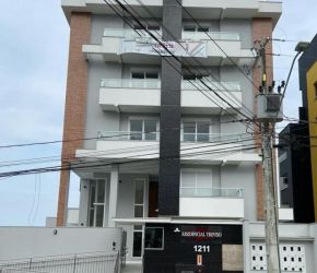 Apartamento no Bairro Costa e Silva em Joinville com 3 Dormitórios (3 suítes) e 230 m² - KA1043