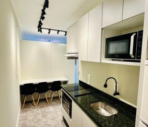 Apartamento no Bairro Glória em Joinville com 1 Dormitórios e 22 m² - LA135