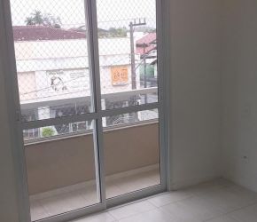 Apartamento no Bairro Glória em Joinville com 3 Dormitórios (1 suíte) - LA484