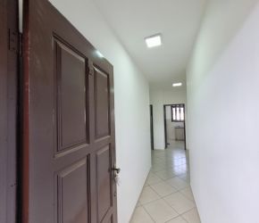 Apartamento no Bairro Iririú em Joinville com 2 Dormitórios e 56 m² - 12235.002