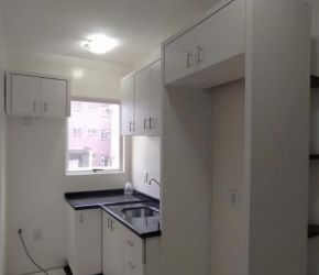 Apartamento no Bairro Saguaçú em Joinville com 1 Dormitórios e 49 m² - LA09