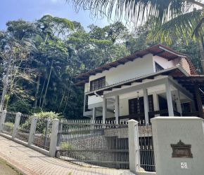 Casa no Bairro América em Joinville com 3 Dormitórios (1 suíte) - LG1983