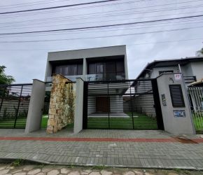 Casa no Bairro América em Joinville com 3 Dormitórios (3 suítes) e 180 m² - 03086.029