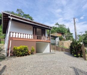Casa no Bairro América em Joinville com 2 Dormitórios (1 suíte) e 100 m² - 00613.004