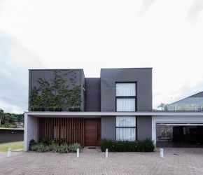 Casa no Bairro América em Joinville com 3 Dormitórios (3 suítes) e 274 m² - LG9326