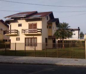 Casa no Bairro América em Joinville com 4 Dormitórios (2 suítes) e 261 m² - 2168