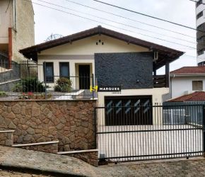 Casa no Bairro Anita Garibaldi em Joinville com 3 Dormitórios (1 suíte) e 246 m² - 583