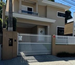 Casa no Bairro Anita Garibaldi em Joinville com 3 Dormitórios (1 suíte) e 230 m² - SR071
