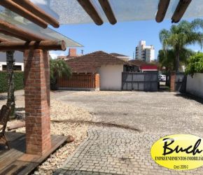 Casa no Bairro Anita Garibaldi em Joinville com 2 Dormitórios (2 suítes) - BU53073V
