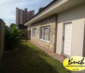 Casa no Bairro Anita Garibaldi em Joinville com 3 Dormitórios (1 suíte) e 340 m² - BU53192V