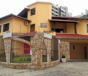 Casa no Bairro Anita Garibaldi em Joinville com 4 Dormitórios (2 suítes) - LG5027