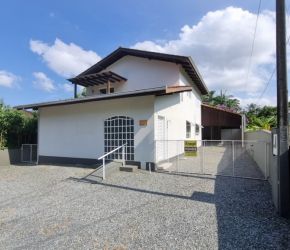 Casa no Bairro Atiradores em Joinville com 2 Dormitórios e 277 m² - 06216.003