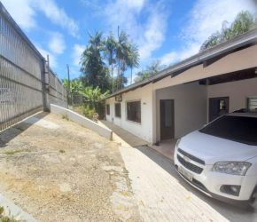 Casa no Bairro Atiradores em Joinville com 3 Dormitórios (1 suíte) e 250 m² - SR091