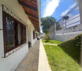 Casa no Bairro Atiradores em Joinville com 3 Dormitórios (1 suíte) e 250 m² - SR091