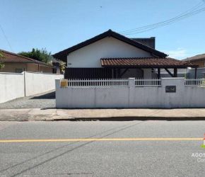 Casa no Bairro Aventureiro em Joinville com 3 Dormitórios e 140 m² - CA0363