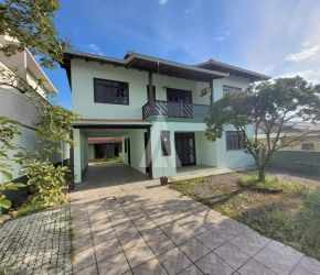 Casa no Bairro Aventureiro em Joinville com 4 Dormitórios (1 suíte) - 25040