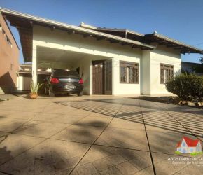 Casa no Bairro Aventureiro em Joinville com 3 Dormitórios (1 suíte) e 178 m² - CA0520
